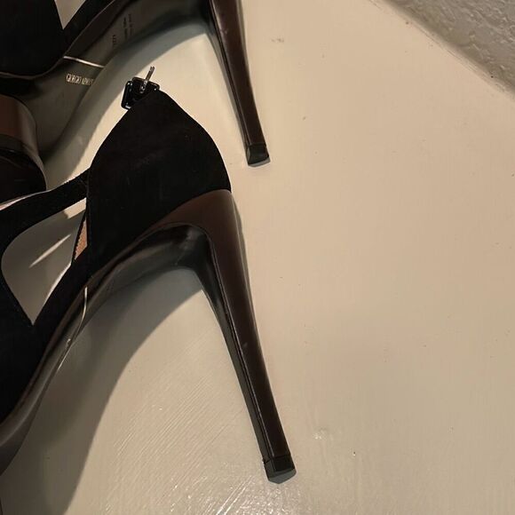 Giorgio Armani Women's 40.5 Black Suede Ankle Strap Cutout Pump Heels Evening - Picture 6 of 13